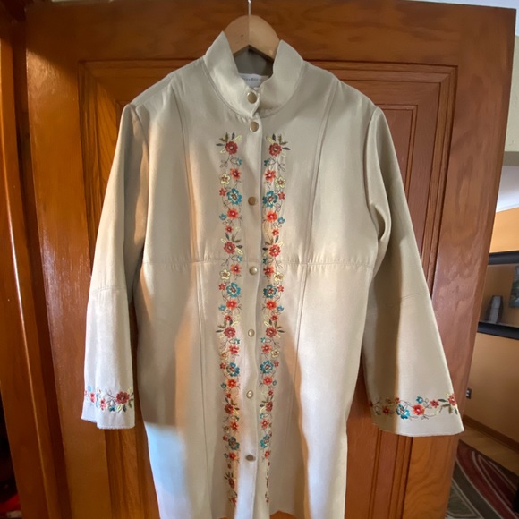 Embroidered spring coat, washable, worn twice - Picture 2 of 7
